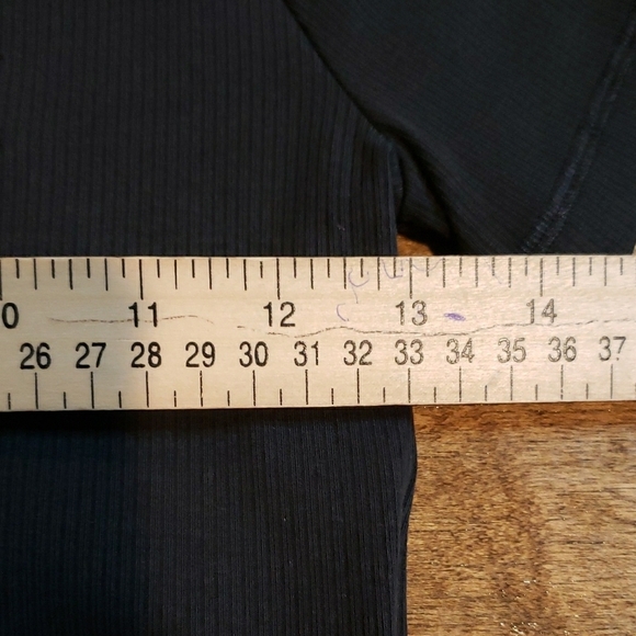 Adidas Ribbed Black Crop Tee Shirt - Picture 5 of 7